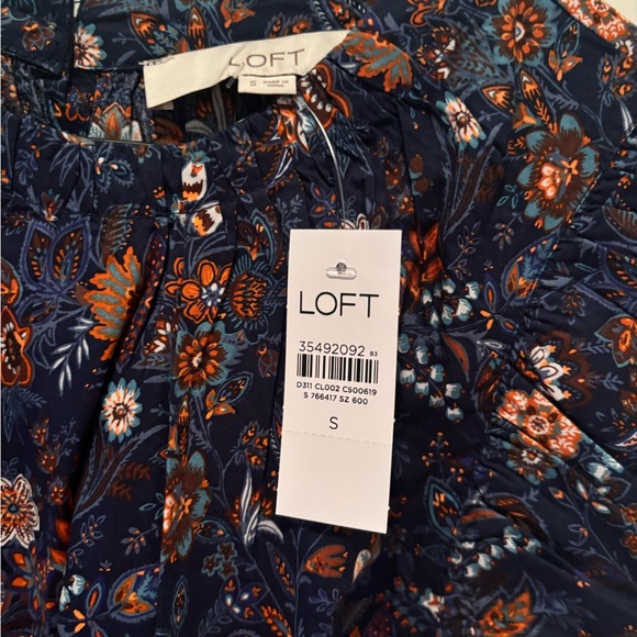 Loft Dressy Flutter Sleeve Top Size Small NWT - Picture 2 of 3